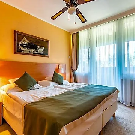 Hotel Jogar 3*